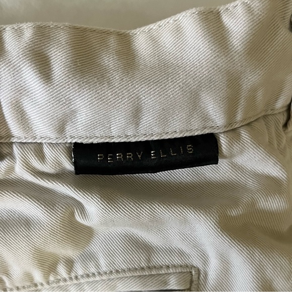 🔥5/$10🔥 EUC PERRY ELLIS men’s khaki shorts - Picture 3 of 4
